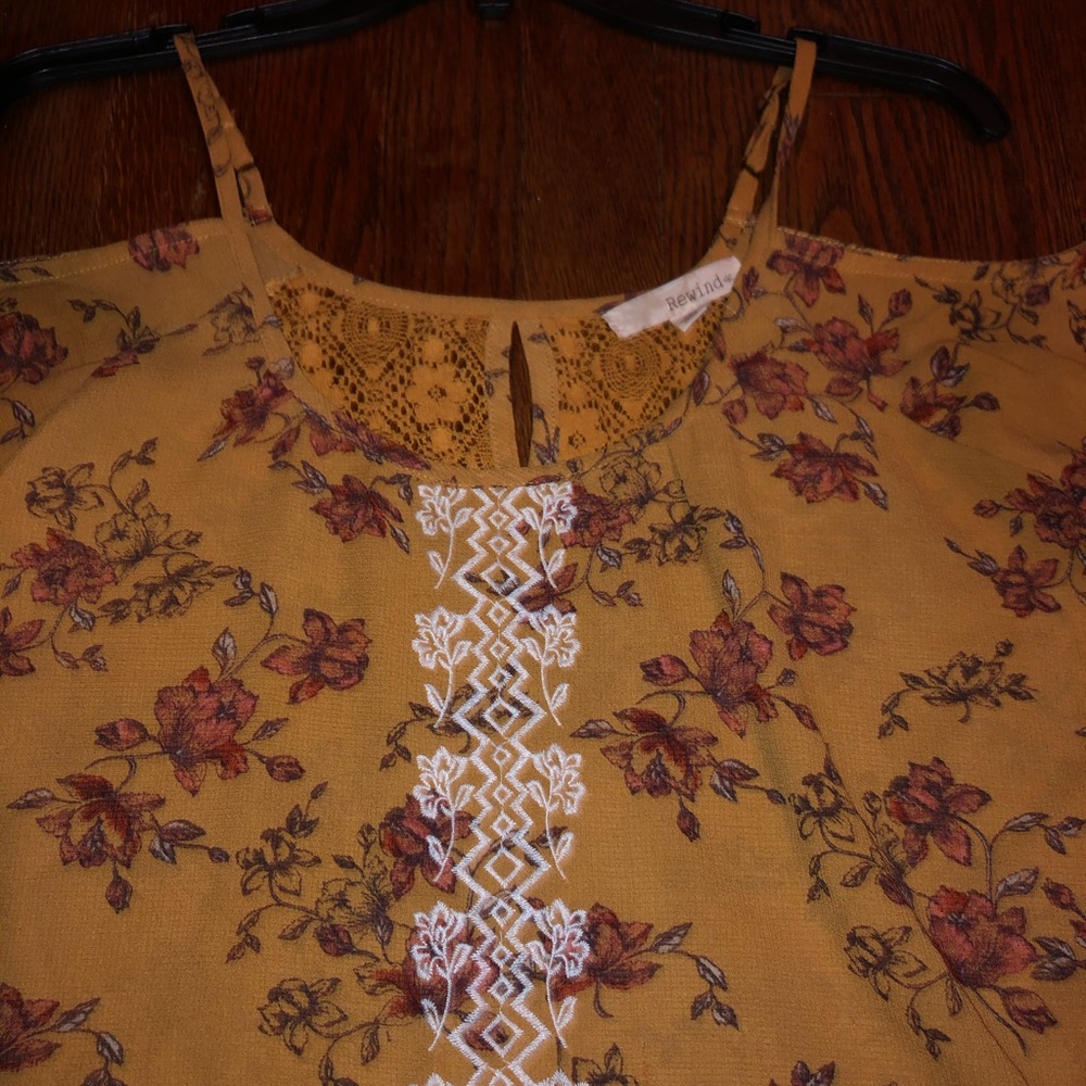 Floral blouse with lace
